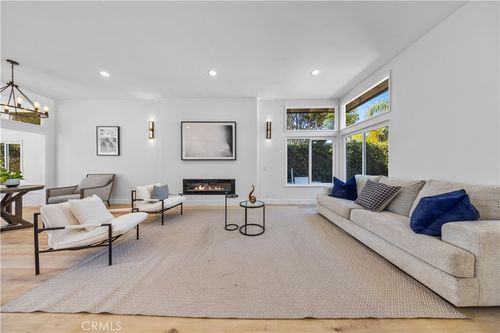33 Mann St, Irvine, CA, 92612-2708 | Card Image