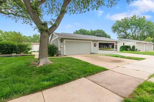 2658 Sumac St, Woodridge, IL, 60517-1739 | Card Image