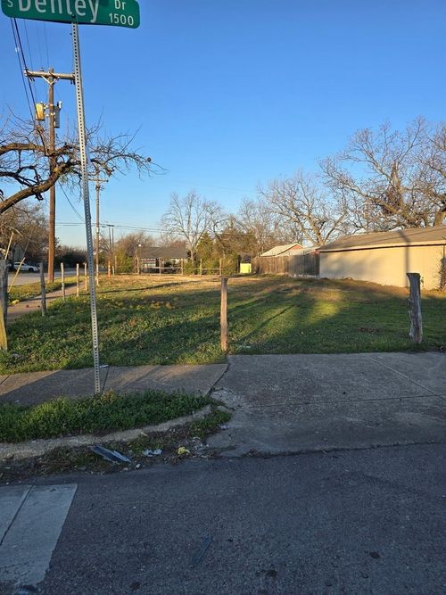 1547 S Denley Dr, Dallas, TX, 75216-1624 | Card Image