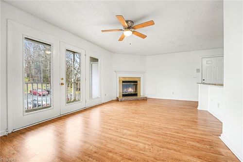 5e-3701 Cotswold Ter, Greensboro, NC, 27410-8904 | Card Image