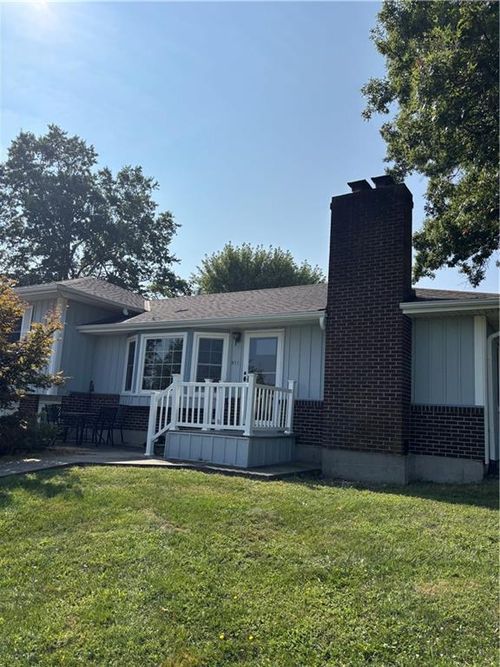 517 W 19th St, Higginsville, MO, 64037-1543 | Card Image