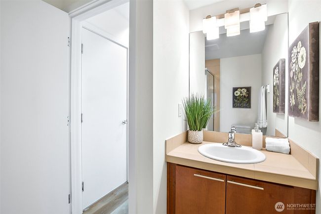 1214 N Northgate Way, Townhouse with 3 bedrooms, 2 bathrooms and 1 parking in Seattle WA | Image 6