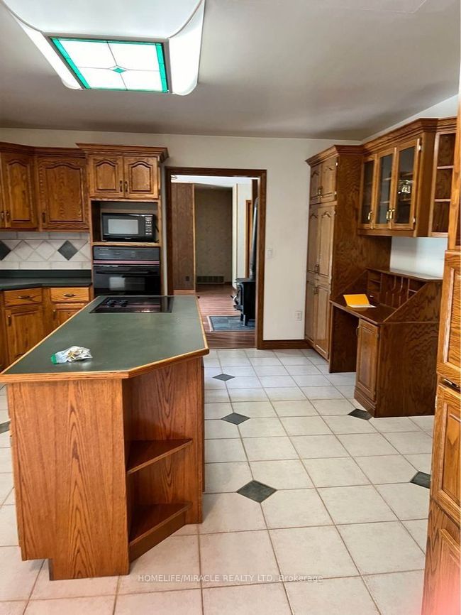 2216 Olde Base Line Rd, House other with 3 bedrooms, 2 bathrooms and 10 parking in Inglewood ON | Image 8