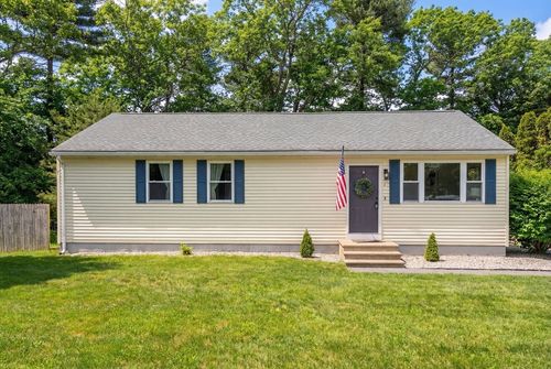 4 French River Cir, Oxford, MA, 01540-2472 | Card Image