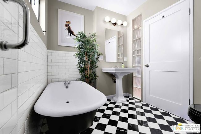 2 - 8319 Waring Ave, Condo with 2 bedrooms, 2 bathrooms and 1 parking in West Hollywood CA | Image 29
