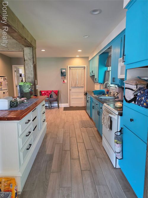 3206 Wilson St, Marlette, MI, 48453-1376 | Card Image