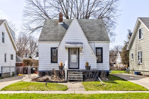 8104 Central, Center Line, MI, 48015-1840 | Card Image