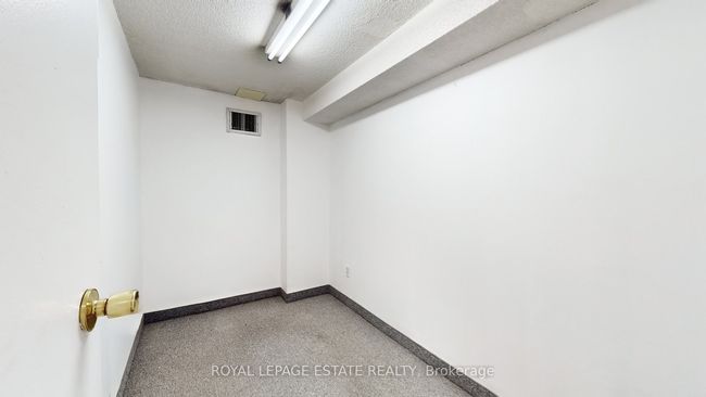 B101 - 2558 Danforth Ave, Home with 0 bedrooms, 0 bathrooms and null parking in Toronto ON | Image 6