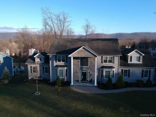 104 Winding Brook Ct, New Windsor, NY, 12553-8370 | Card Image