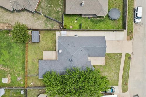 805 Se 35th St, Moore, OK, 73160-7720 | Card Image