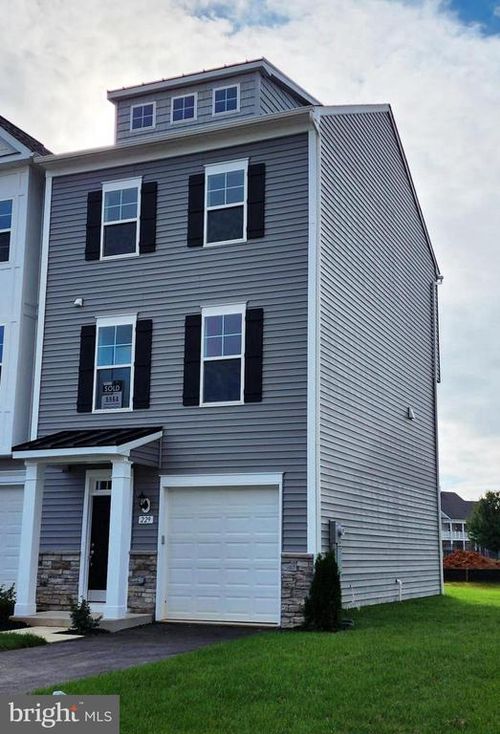 229 Hillsdale Pl, MARTINSBURG, WV, 25403-1828 | Card Image