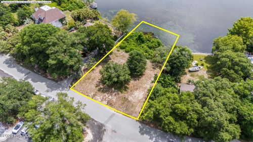621 Lake Shore Dr, Sunset Beach, NC, 28468-4511 | Card Image