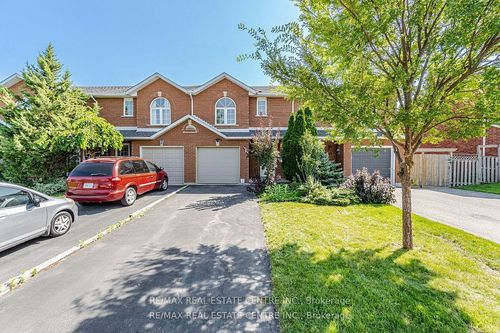 63 Pinewoods Dr, Stoney Creek, ON, L8J2T6 | Card Image