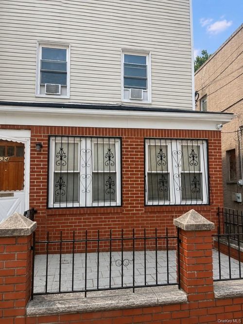 834 E 229th St, Bronx, NY, 10466-4415 | Card Image