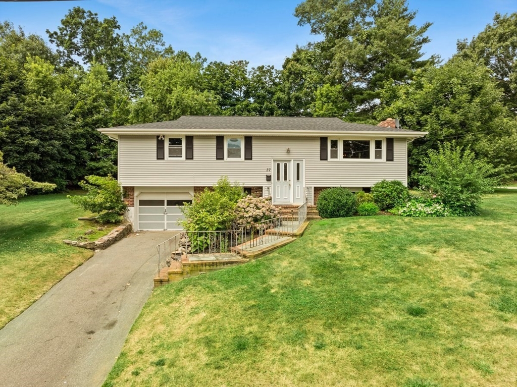 Grantview Ter, Brockton, MA 02301