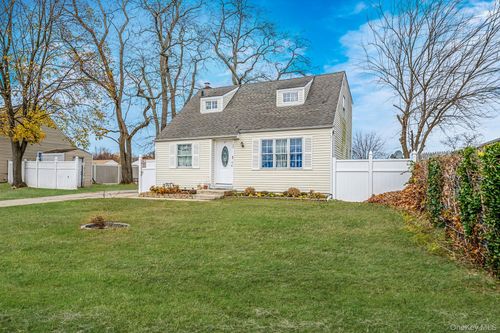 47 Satinwood St, Central Islip, NY, 11722-4740 | Card Image