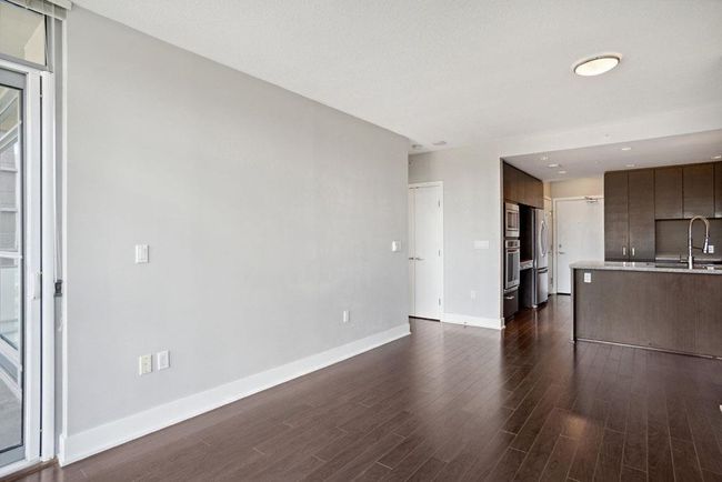 1106 - 3008 Glen Drive, Condo with 2 bedrooms, 0 bathrooms and 1 parking in Coquitlam BC | Image 10