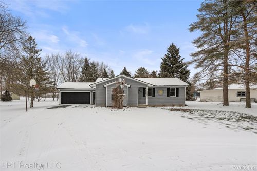 8088 Oreilly Cir, Davison, MI, 48423-9506 | Card Image