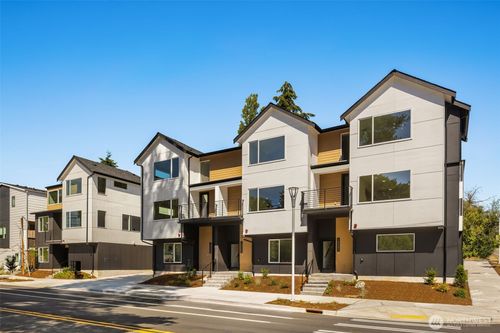 18000 A 10th Ave Ne, Shoreline, WA, 98155 | Card Image