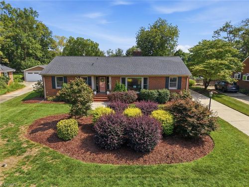2807 Northampton Dr, Greensboro, NC, 27408-6012 | Card Image