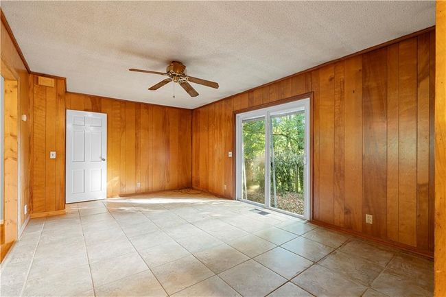 300 S Dale Ave, House other with 3 bedrooms, 2 bathrooms and null parking in Calhoun GA | Image 7