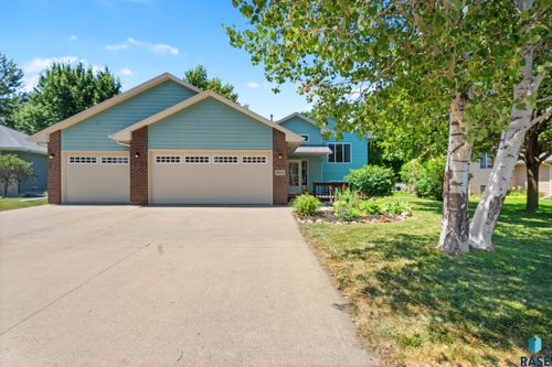 1905 E 63rd St Street, Sioux Falls, SD, 57108 | Card Image