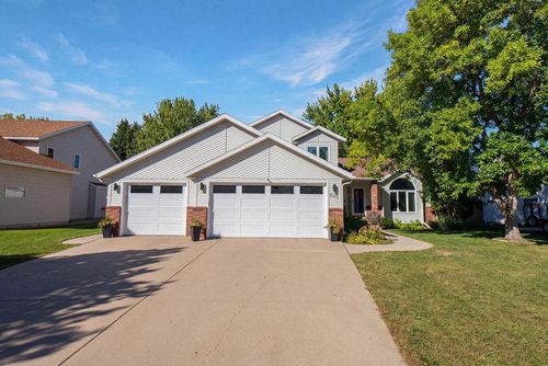 3101 37 1/2 Ave S, Fargo, ND, 58104-7042 | Card Image