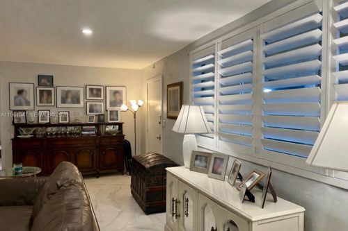 apt-15-11960 Ne 19th Dr, North Miami, FL, 33181-2823 | Card Image