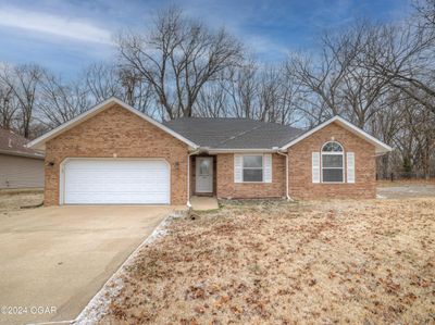 428 Ravenwood Circle, House other with 3 bedrooms, 2 bathrooms and null parking in Neosho MO | Image 2