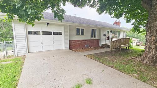 802 S 39th St, Saint Joseph, MO, 64507-2146 | Card Image