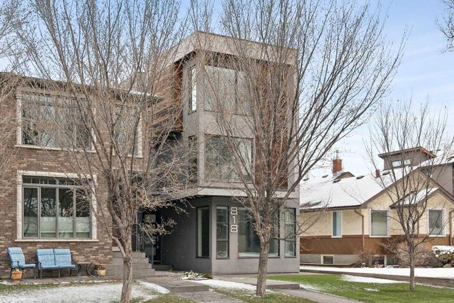 818 23 Avenue Nw, Home with 4 bedrooms, 2 bathrooms and 2 parking in Calgary AB | Image 2