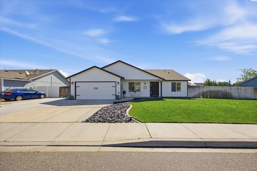 5211 Truman Ln, Pasco, WA, 99301-8458 | Card Image