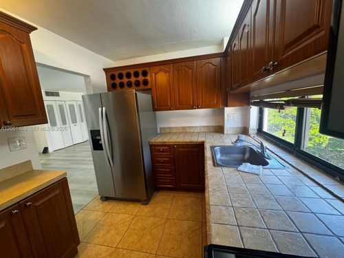 412-17011 N Bay Rd, Sunny Isles Beach, FL, 33160-3685 | Card Image