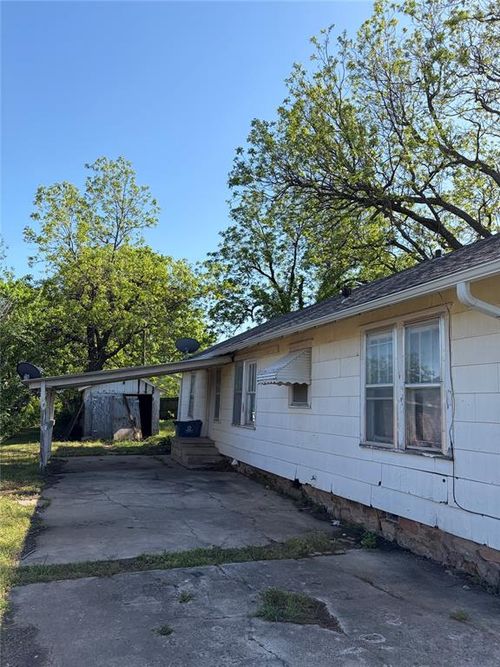 911 E 3rd St, Cushing, OK, 74023-4140 | Card Image
