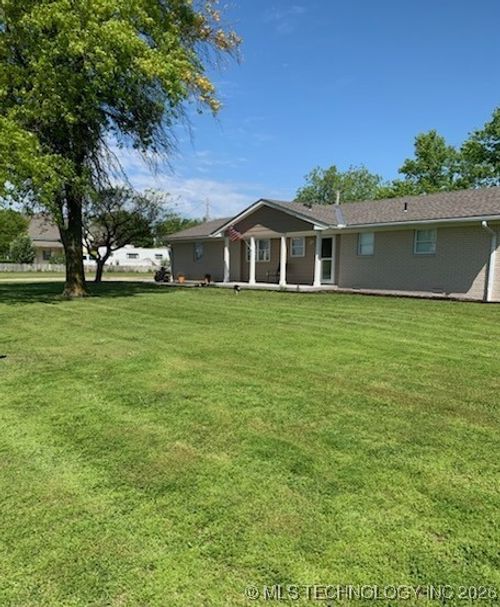 1706 W Ferguson Ave, Blackwell, OK, 74631-5418 | Card Image