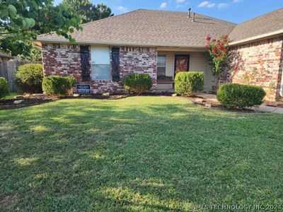 10911 E 118th Court, House other with 4 bedrooms, 2 bathrooms and null parking in Collinsville OK | Image 2