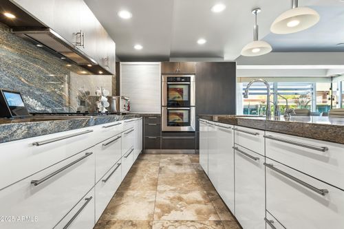 7011-7131 E Rancho Vista Dr, Scottsdale, AZ, 85251-1468 | Card Image