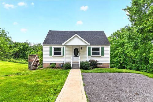124 Bunker Hill Rd, Aliquippa, PA, 15001-1310 | Card Image