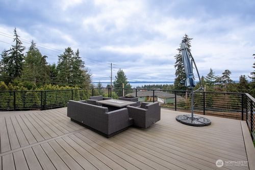 19005 11th Ave Nw, Shoreline, WA, 98177-2610 | Card Image