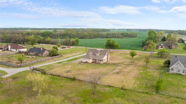 392 Old Highway 6, House other with 3 bedrooms, 2 bathrooms and null parking in Howe TX | Image 27
