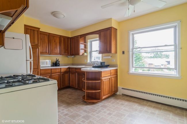 6445 N Oketo Ave, Home with 6 bedrooms, 3 bathrooms and 2 parking in CHICAGO IL | Image 4