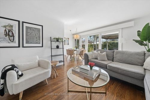 21 Deerfield Rd, Scarborough, ON, M1K4W8 | Card Image