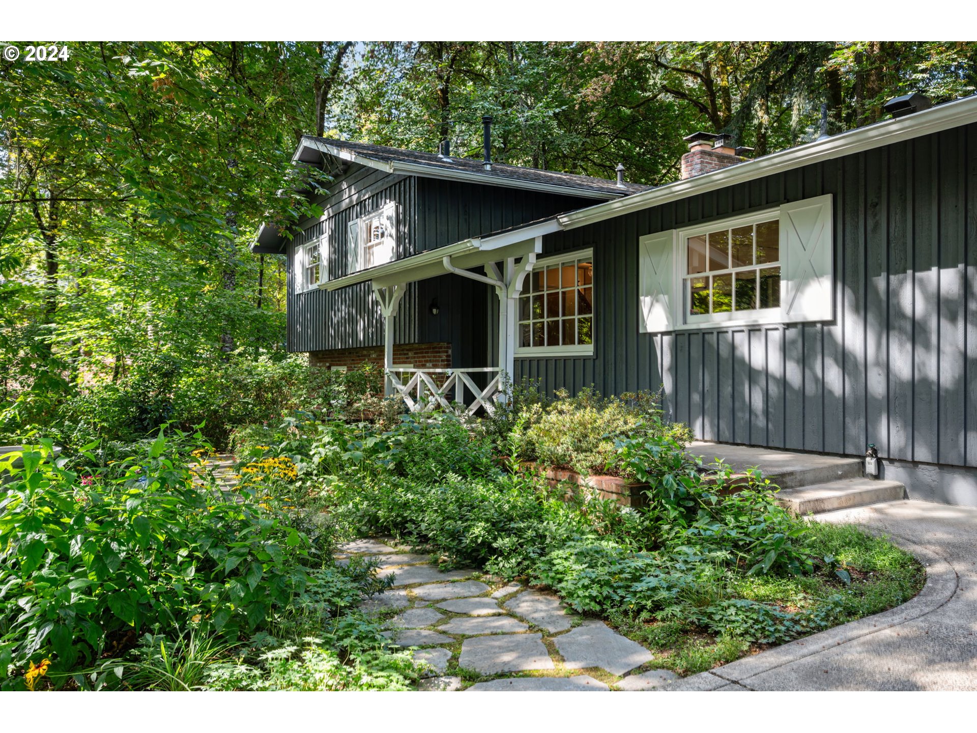 Bullock St, Lake Oswego, OR 97034