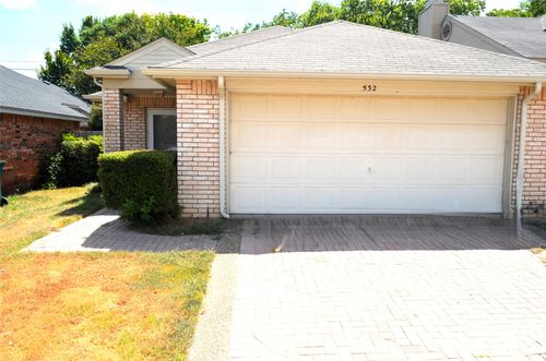 532 Majestic Park Ln, Cedar Hill, TX, 75104-1764 | Card Image