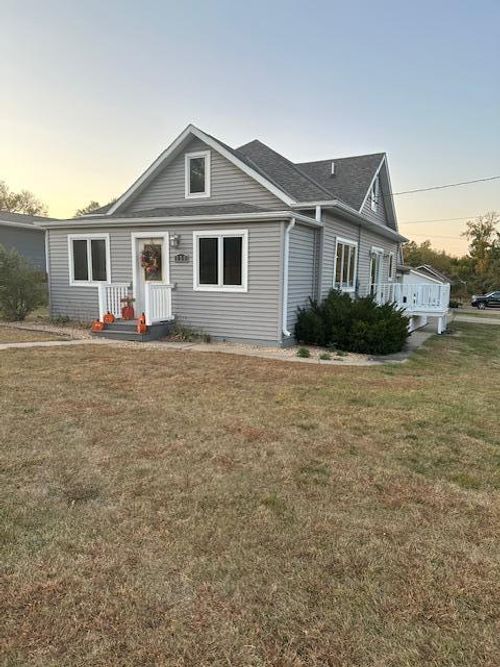 850 1st St, Currie, MN, 56123-1000 | Card Image