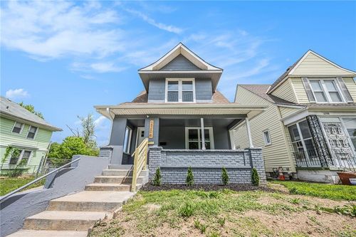 2206 30th St, Kansas City, MO, 64109-2123 | Card Image