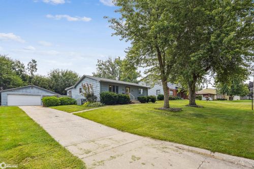 1704 Rainbow Dr, Marshalltown, IA, 50158-4182 | Card Image