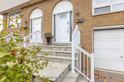 17-3525 Brandon Gate Dr, Mississauga, ON, L4T3M3 | Card Image