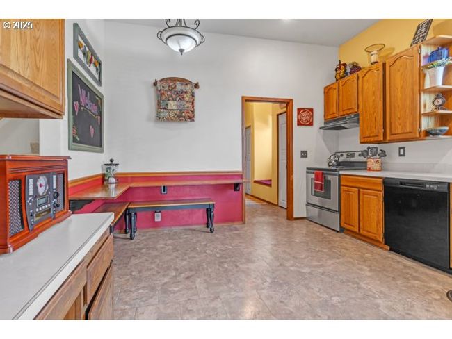 423 E Main St, House other with 5 bedrooms, 3 bathrooms and null parking in Carlton OR | Image 11