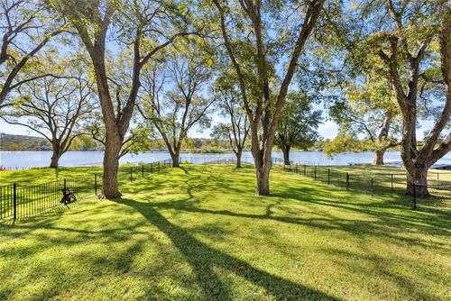 327 Meadowlakes Dr, Meadowlakes, TX, 78654-7105 | Card Image